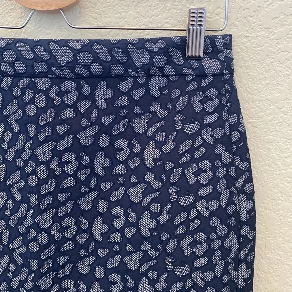Banana Republic Navy & White Animal Print Patterned Jacquard Pencil Skirt. Sz 4.